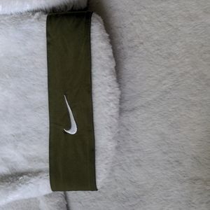 Nike tie headband